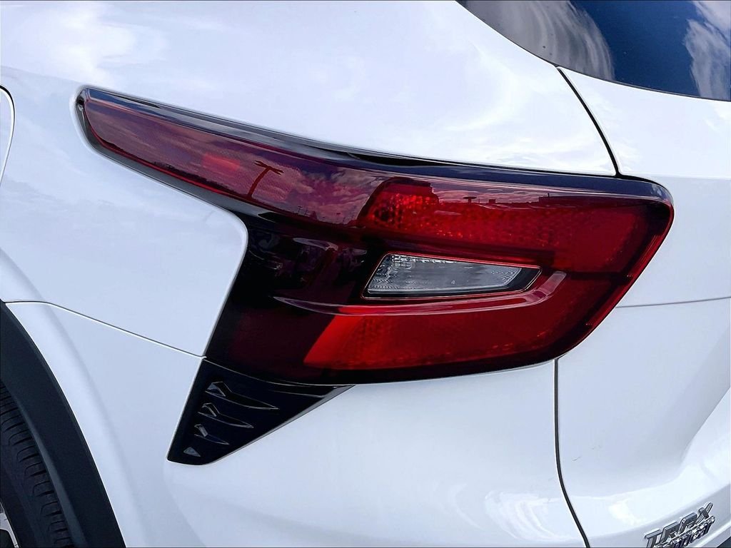 Used 2025 White Chevrolet LT image 30