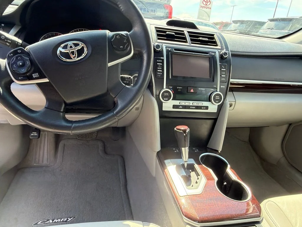 Used 2013 Classic Silver Metallic Toyota XLE image 11