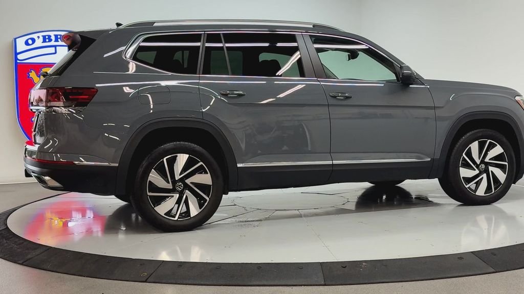 Used 2025  Volkswagen 2.0T SEL image 4