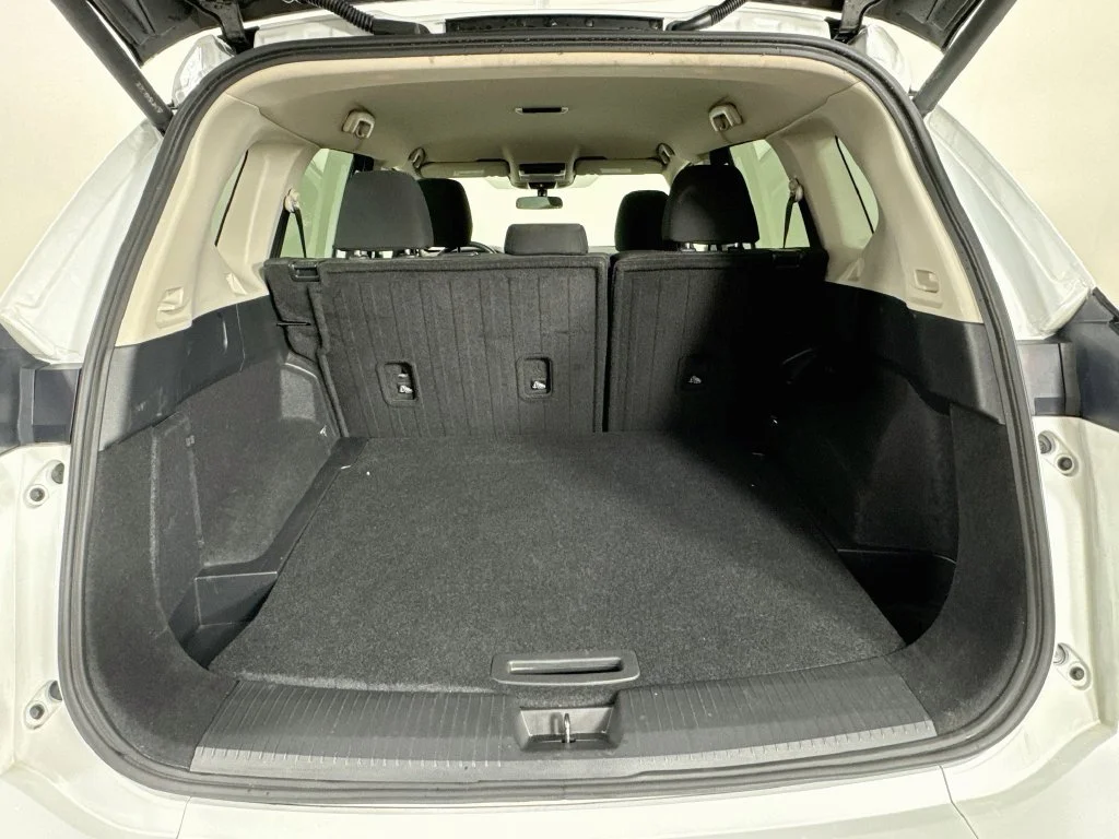 Used 2025 White Nissan SV image 28