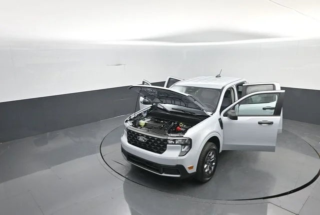 New 2026 Space White Metallic Ford XLT image 32