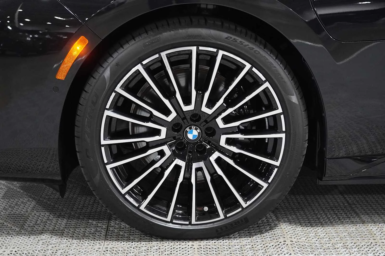 2026 BMW 7 Series 750e - Photo 7
