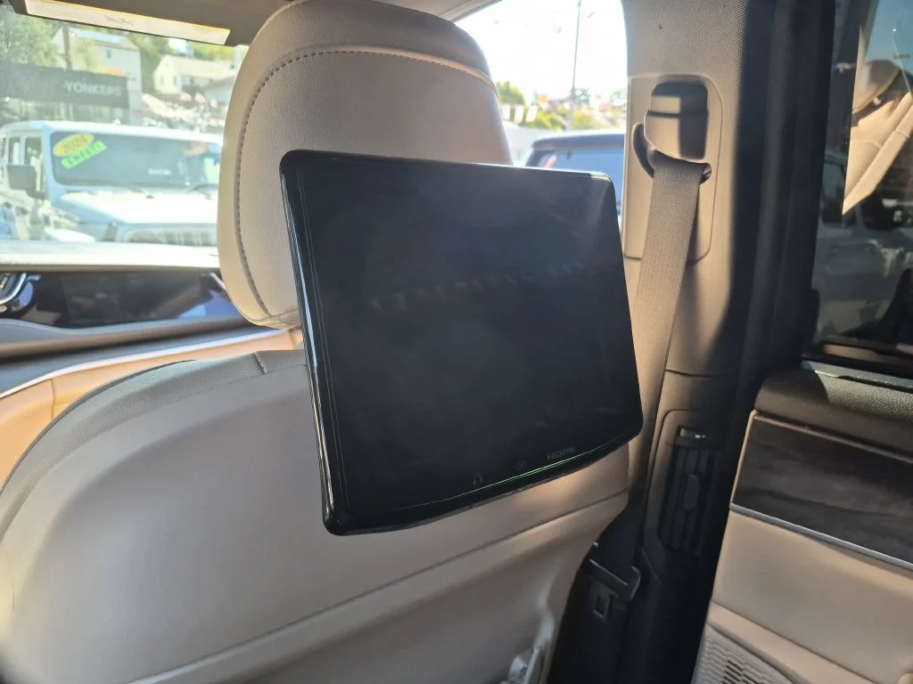 Used 2023 Red Jeep Limited image 22