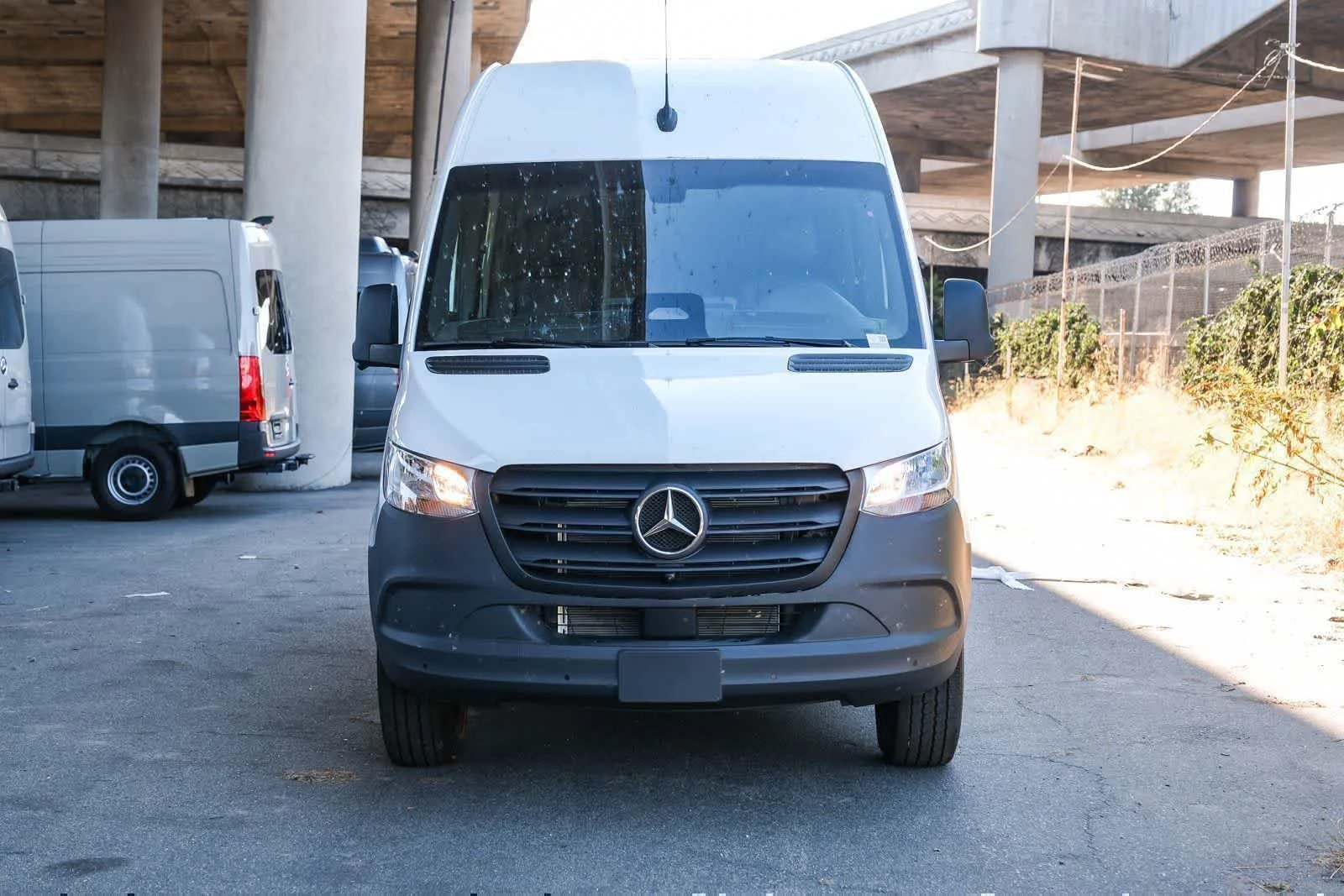 New 2026 Arctic White Mercedes-Benz Cargo 144WB High Roof RWD 2.0L I4 Diesel Turbo HO image 2