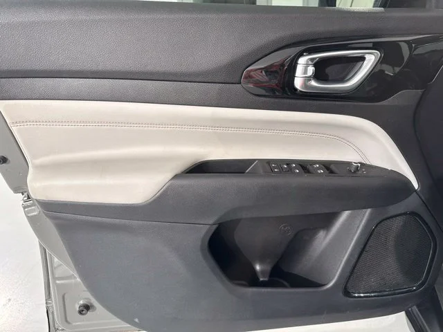 Used 2022 Gray Jeep Limited image 17