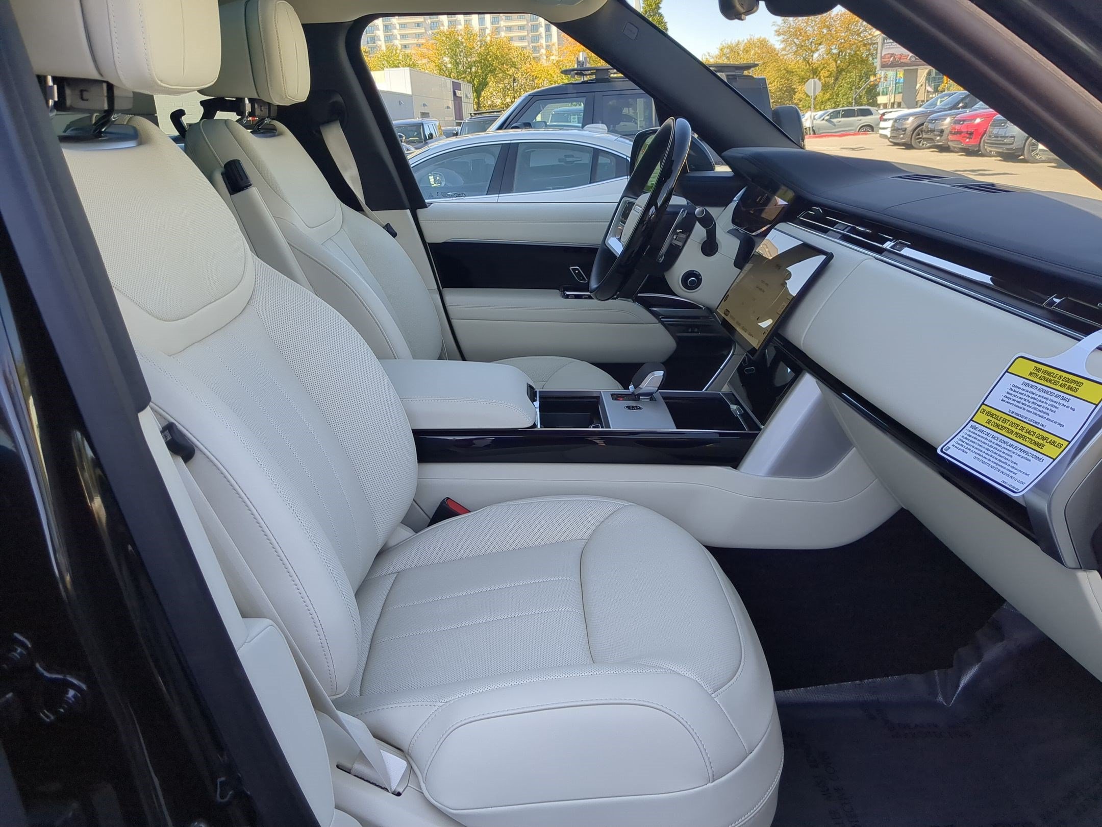 New 2026 Santorini Black Land Rover P530 SE LWB 7 Seat image 31