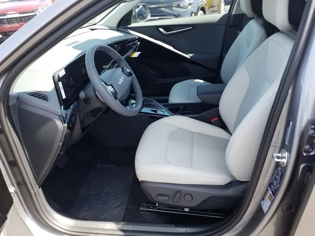 2025 Kia Niro EX - Photo 18