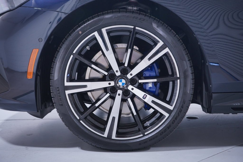 Used 2026 Carbon Black Metallic BMW 530i image 2