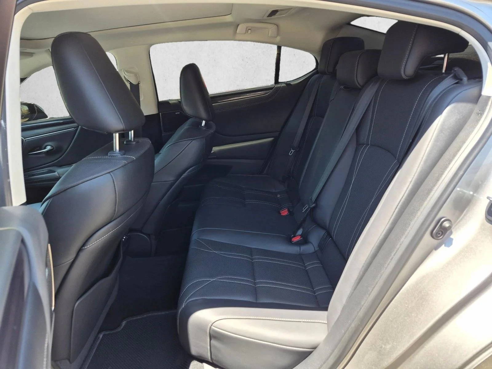 Certified Used 2020 Atomic Silver Lexus ES 350 Luxury image 17