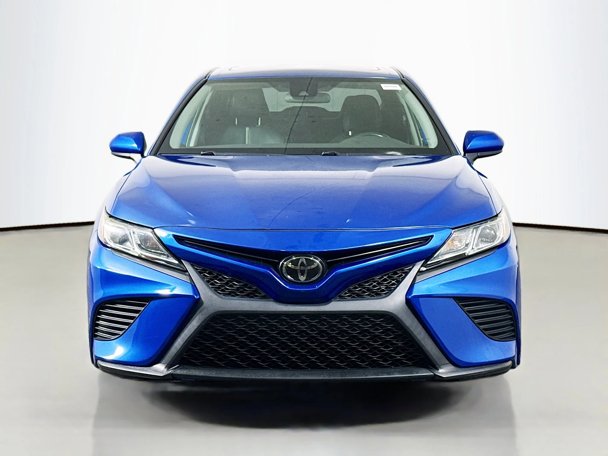 Used 2020 Blue Streak Metallic Toyota SE image 2