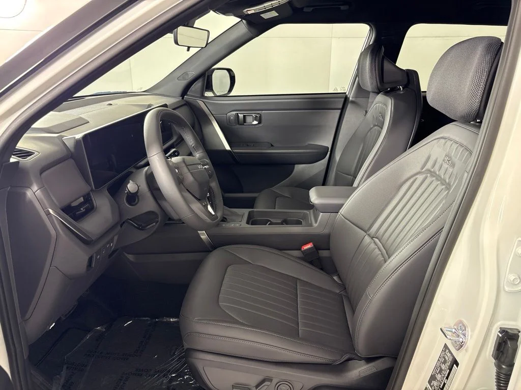 New 2027 Snow White Pearl / Black Roof Kia X-Line image 24