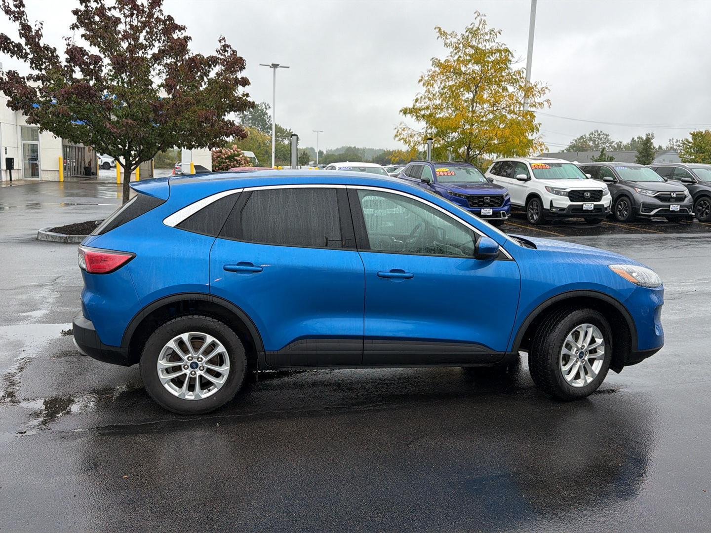 Used 2021 Velocity Blue Ford SE image 8