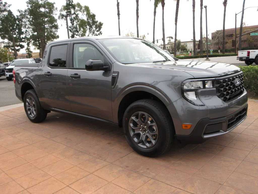 New 2026 Carbonized Gray Metallic Ford XLT image 6
