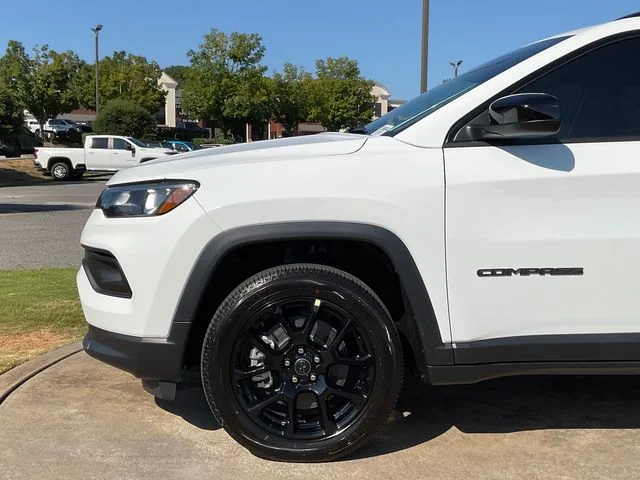 New 2026 Bright White Clearcoat Jeep Latitude image 11