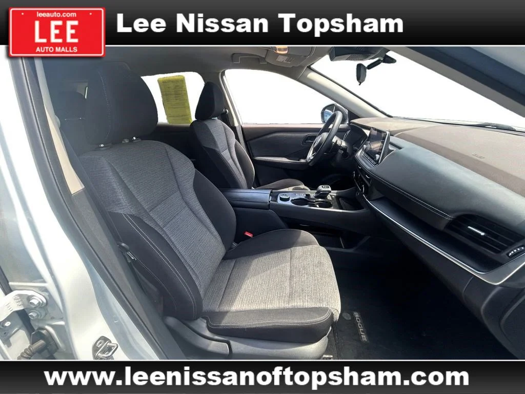 Used 2021 Glacier White Nissan S image 16
