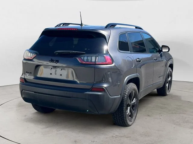 Used 2019 Granite Crystal Metallic Clearcoat Jeep Altitude image 5