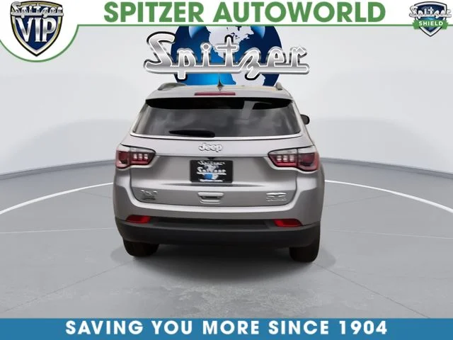 Used 2019 Silver Jeep Latitude image 8