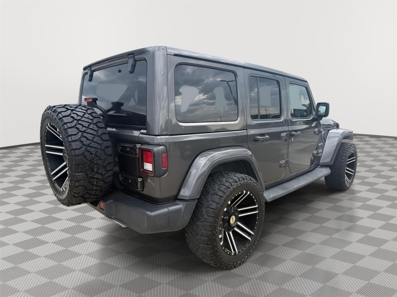 Used 2020 Granite Crystal Metallic Jeep Sahara image 7