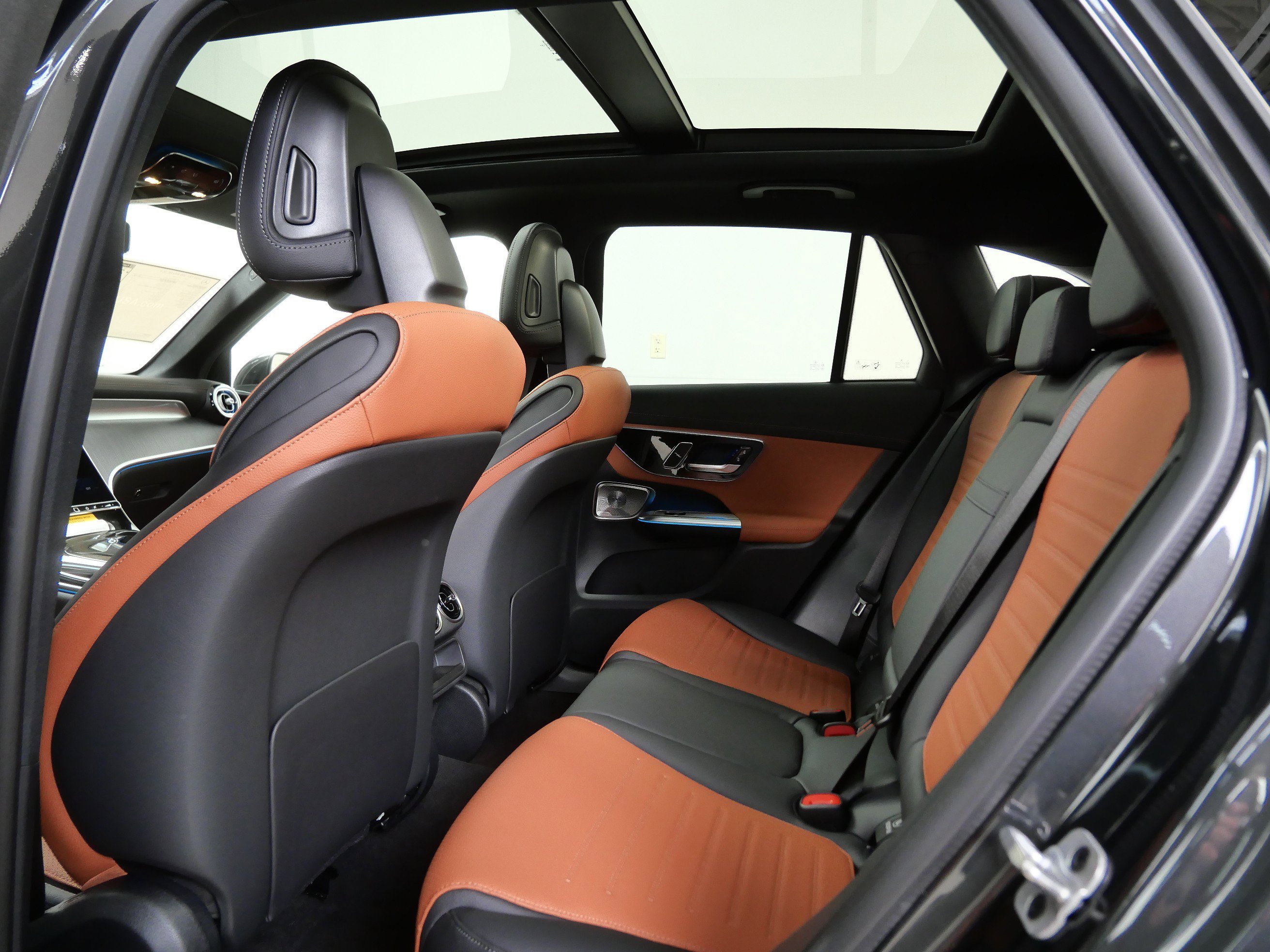 New 2026 Graphite Grey Metallic Mercedes-Benz GLC 300 image 9
