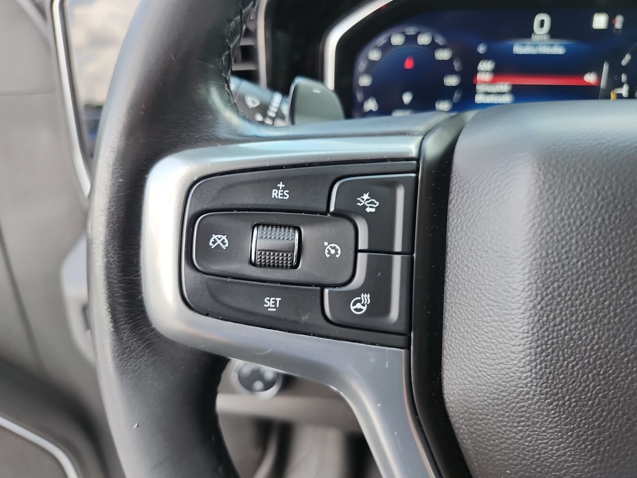 Used 2022 Summit White Chevrolet LT image 27