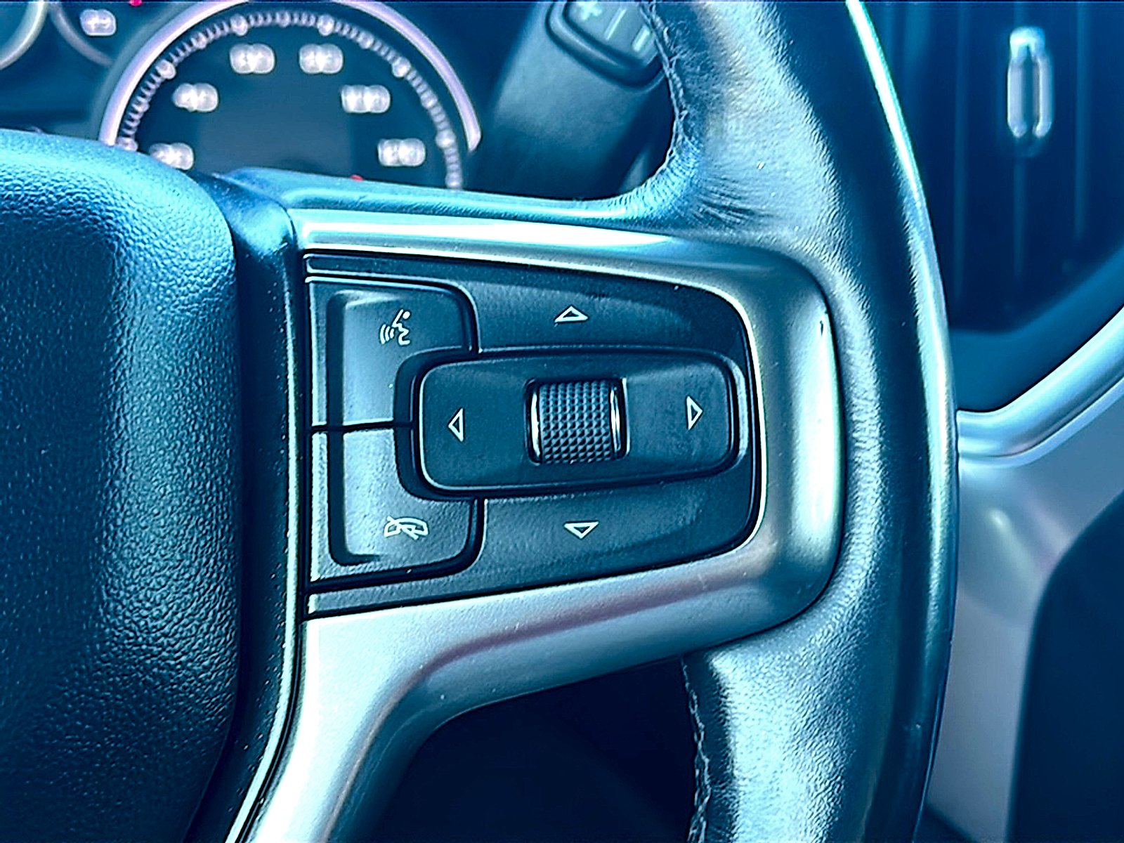 Used 2019 HAVANA BROWN METALLIC Chevrolet LT image 28