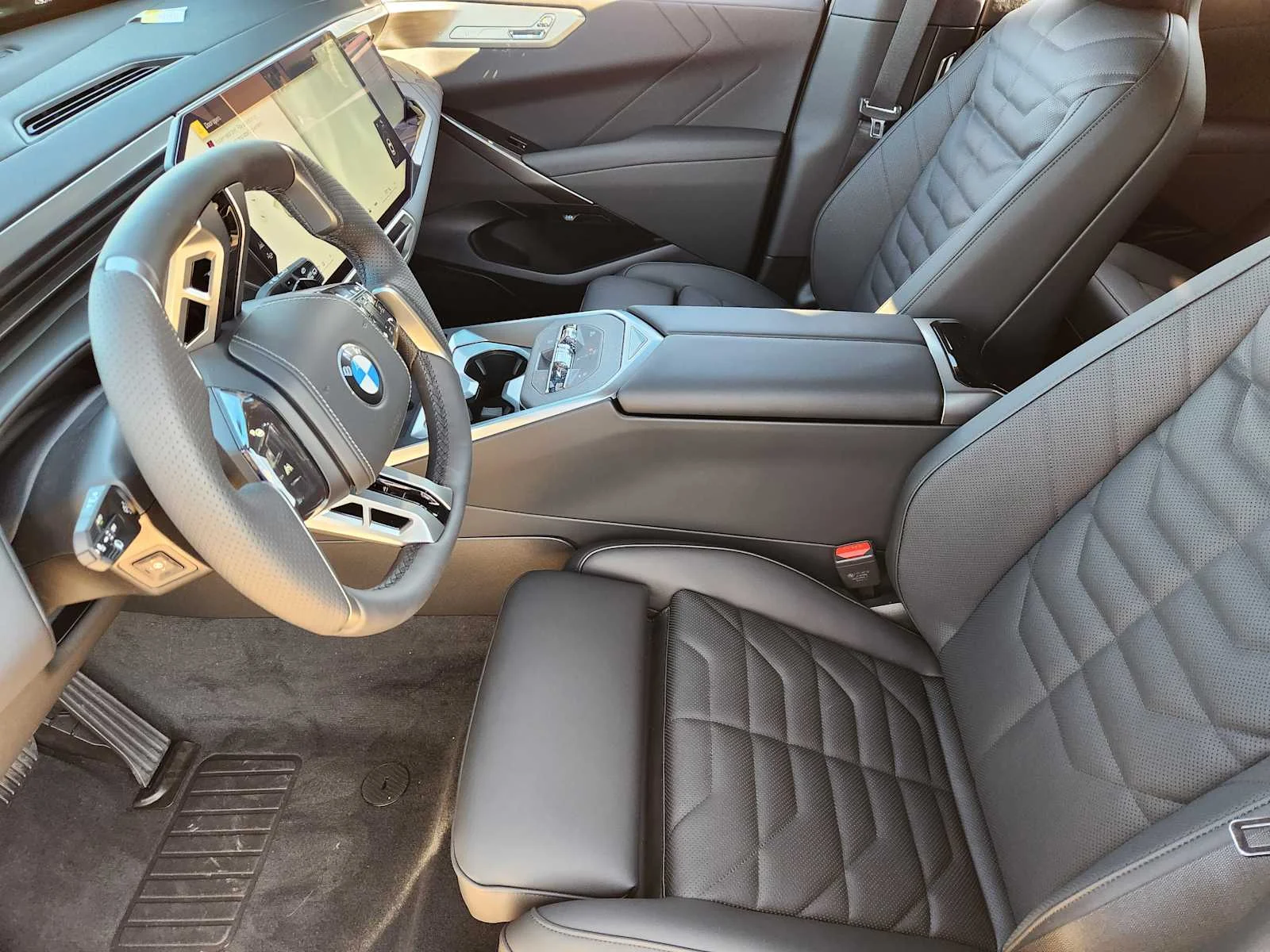 New 2027 Space Silver Metallic BMW 40 xDrive image 4