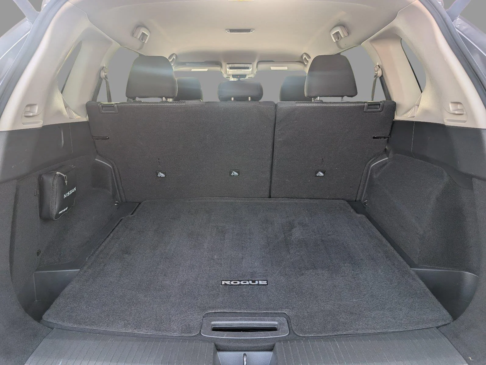 Used 2025 Gun Metallic Nissan SV image 5