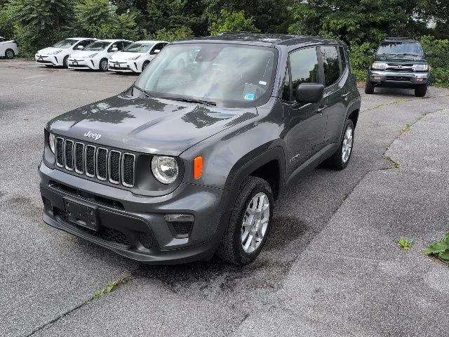 Used 2023 Gray Jeep Latitude image 3