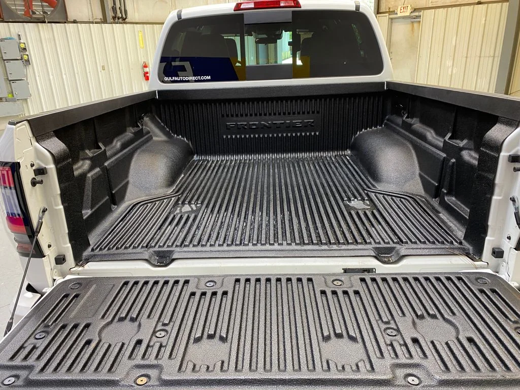 Used 2025 White Nissan PRO-4X image 30