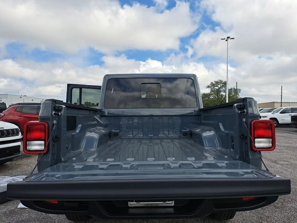 New 2026 Anvil Clear-Coat Exterior Paint Jeep Sahara image 25