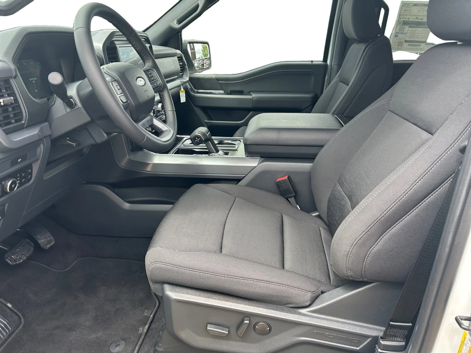 New 2026 Oxford White Ford XLT image 14