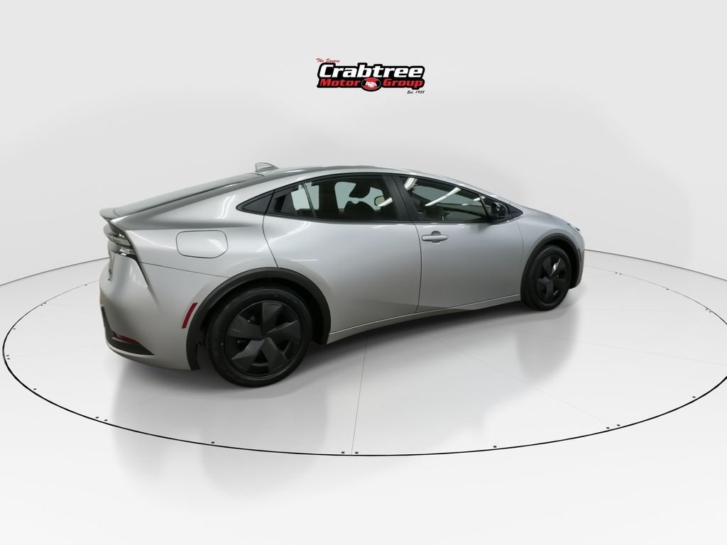 Used 2024  Toyota SE image 8