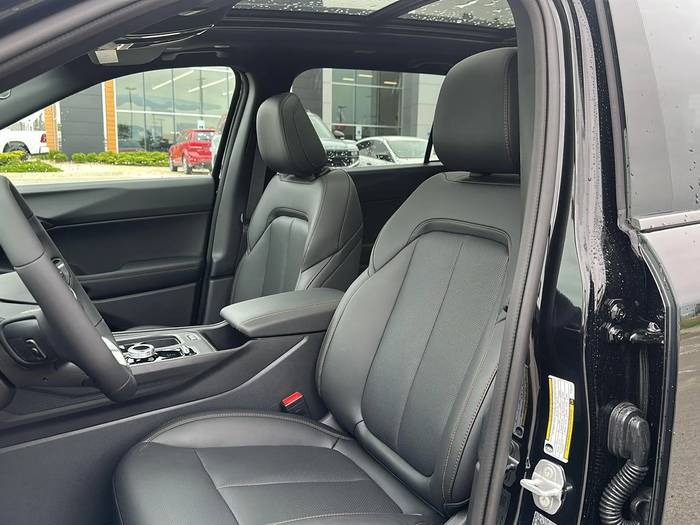 New 2026 Diamond Black Crystal Pearlcoat Jeep Limited image 10