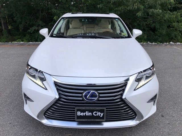 Used 2016 White Pearl Lexus 300h image 10
