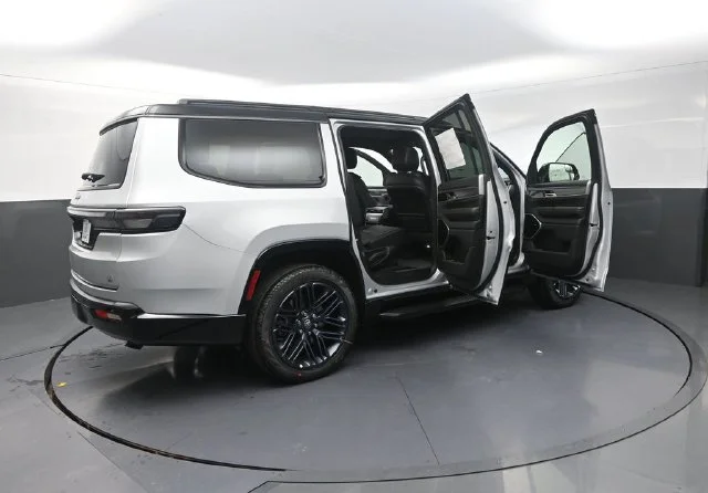 New 2026 Silver-Zynith Exterior Paint Jeep 85th Anniversary Edition image 37