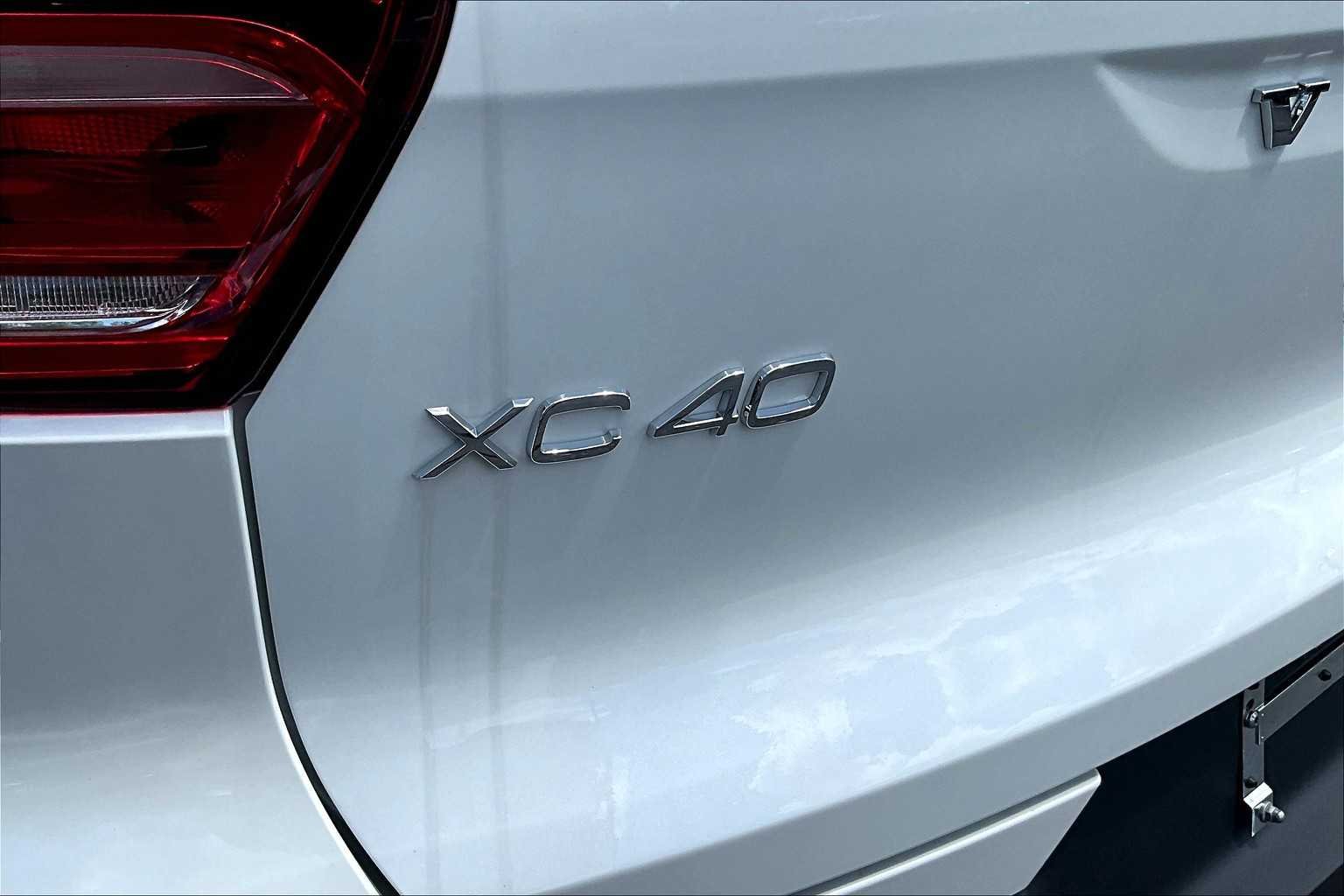 2026 Volvo XC40 Plus - Photo 6