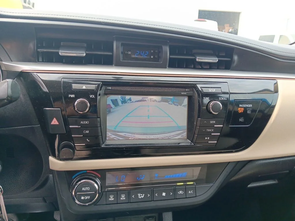 Used 2014 4Evergreen Mica Toyota LE image 22