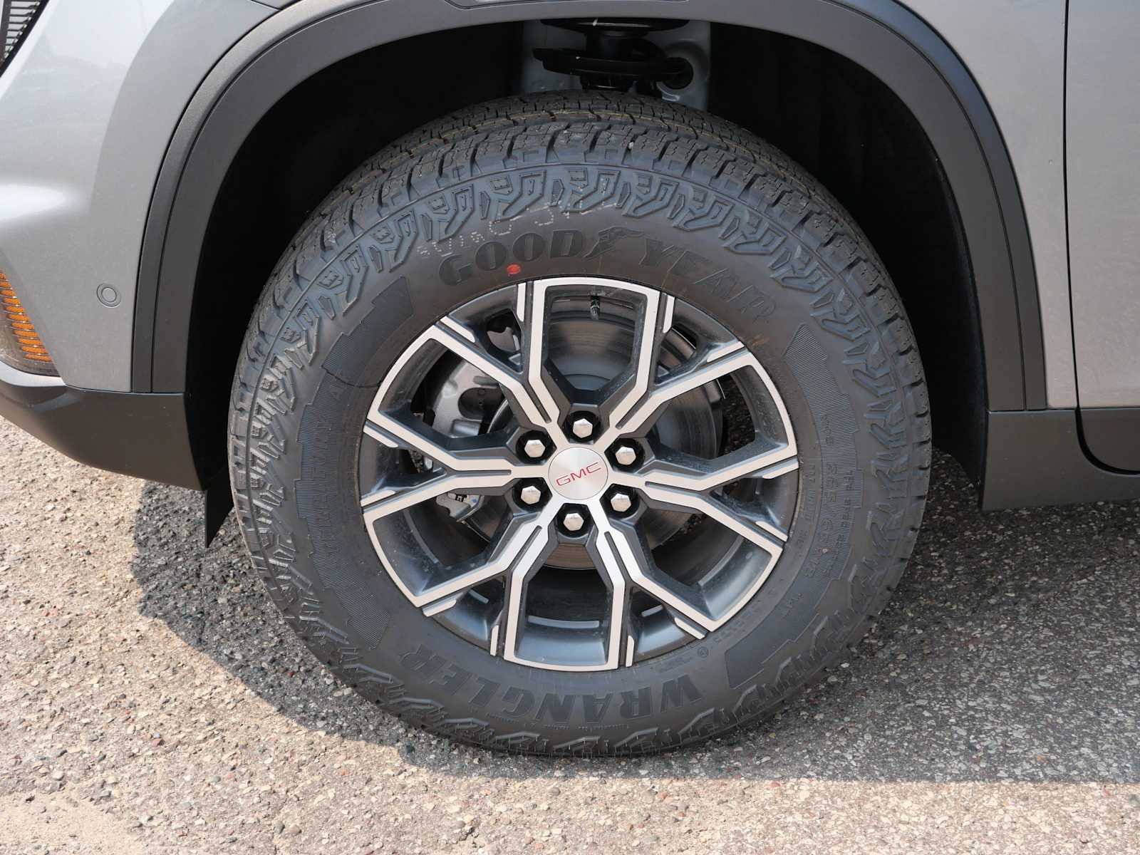 2026 GMC Acadia AT4 - Photo 9