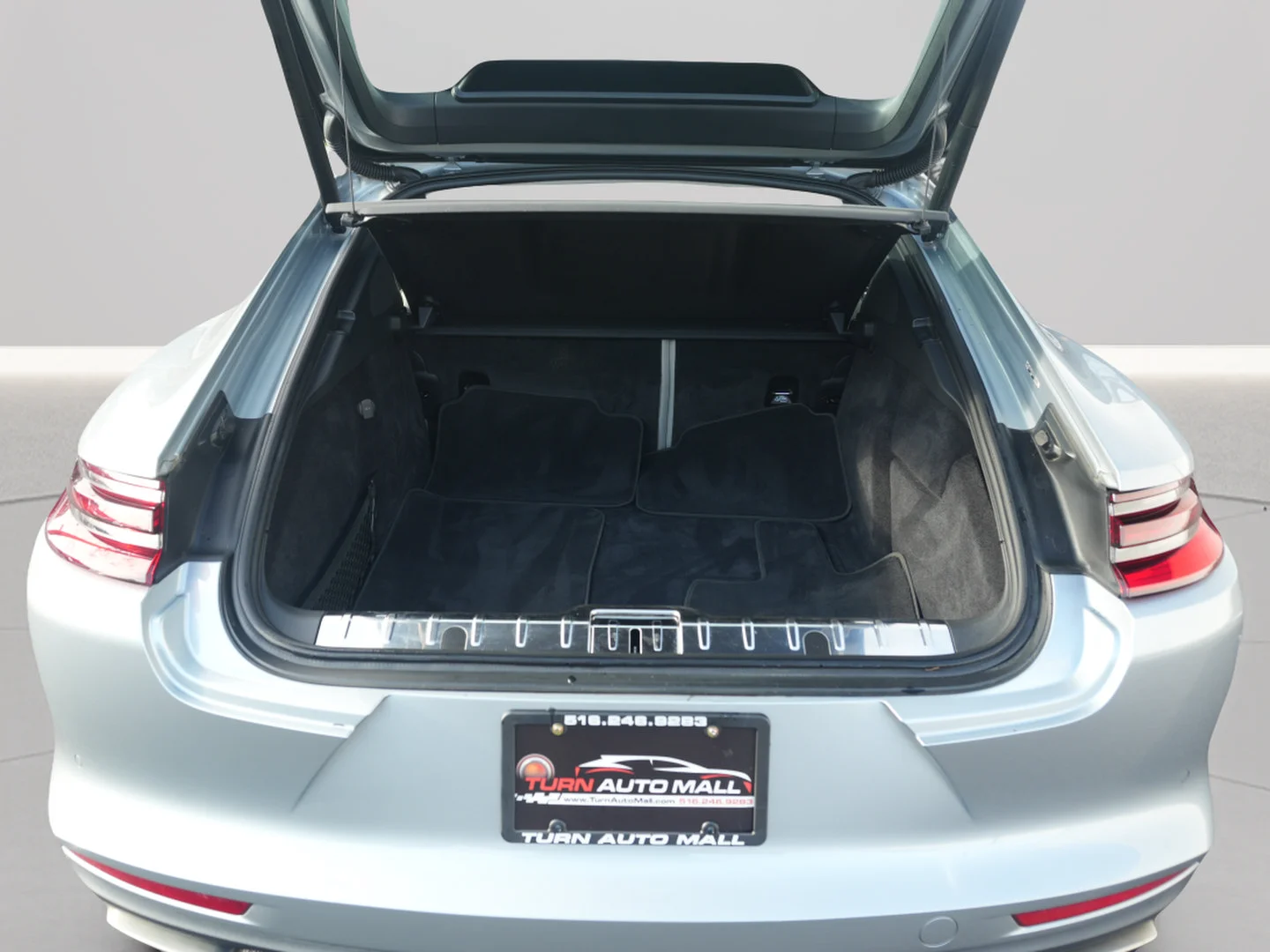 Used 2020 Dolomite Silver Metallic Porsche 4 E-Hybrid image 9