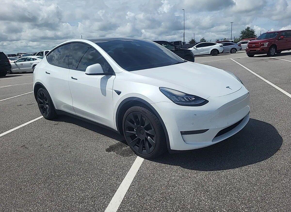 Used 2021  Tesla Long Range image 2