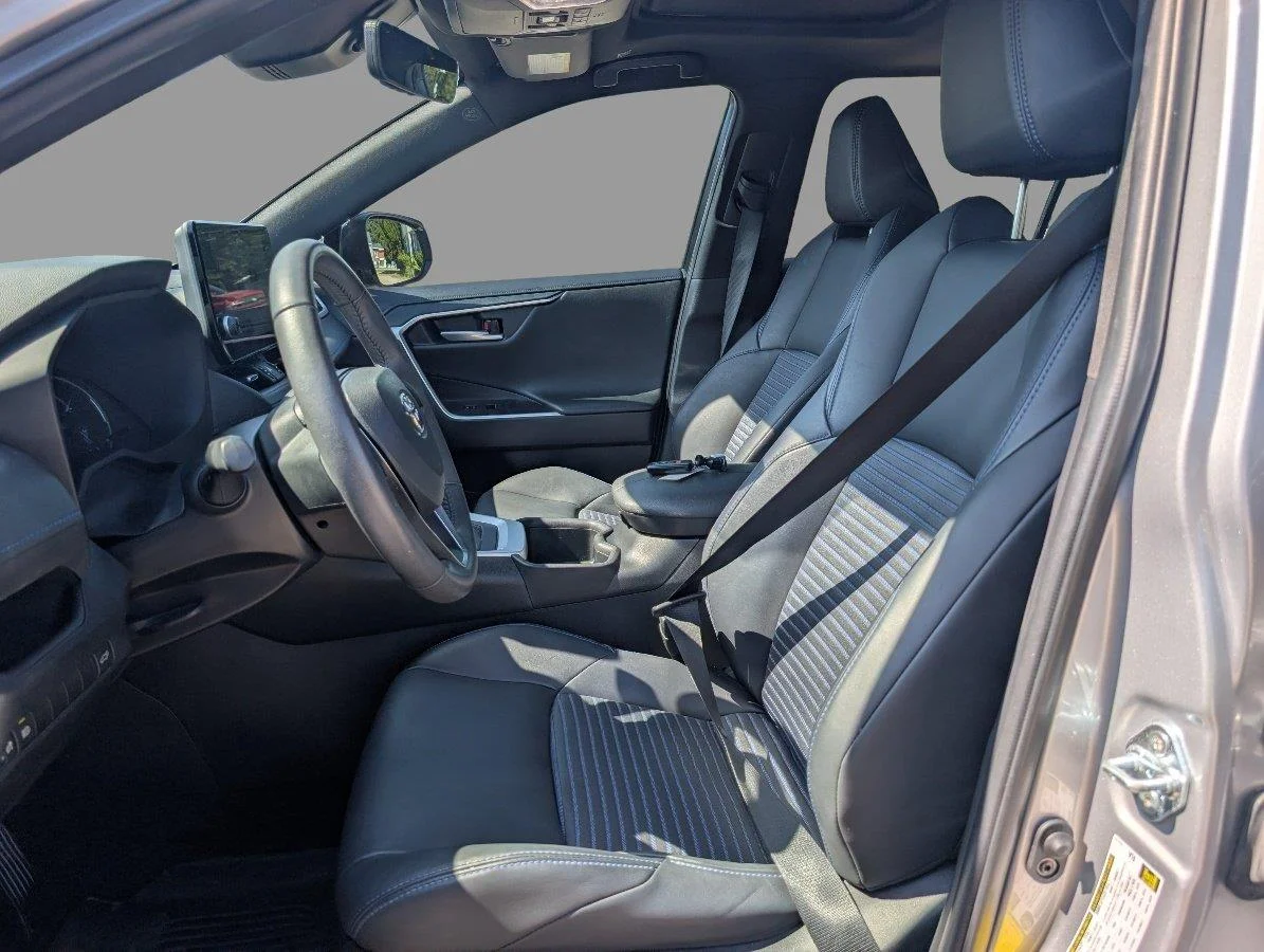 Used 2023 Silver Sky Metallic w/Midnight Black Metallic Roof Toyota XSE image 18