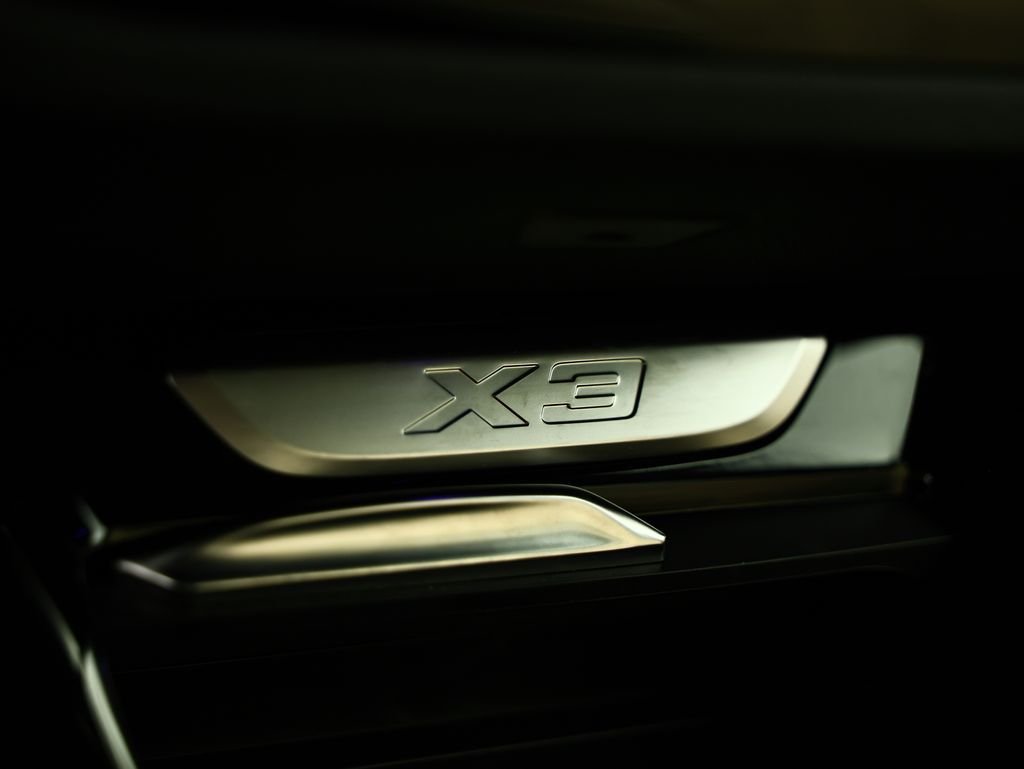 Used 2024 Black BMW xDrive30i image 37