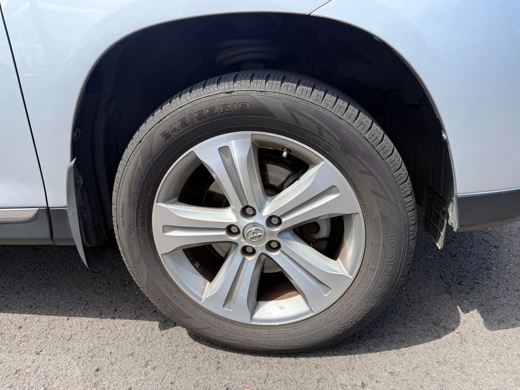 Used 2012 Classic Silver Metallic Toyota Limited image 27