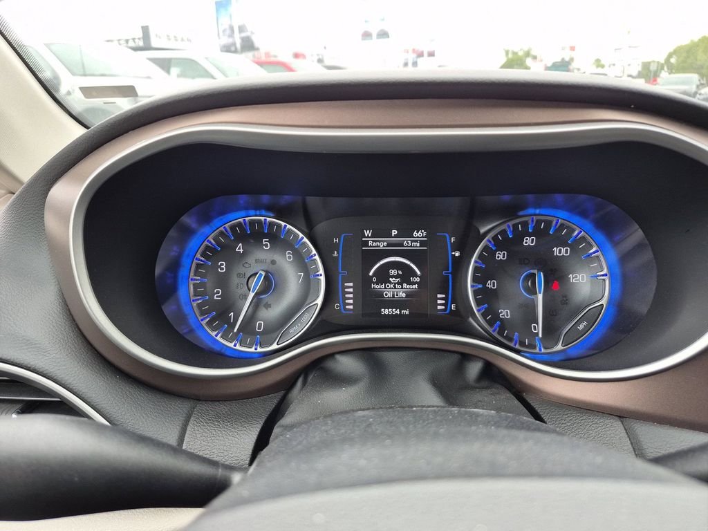 Used 2023 Bright White Clearcoat Chrysler LX image 25