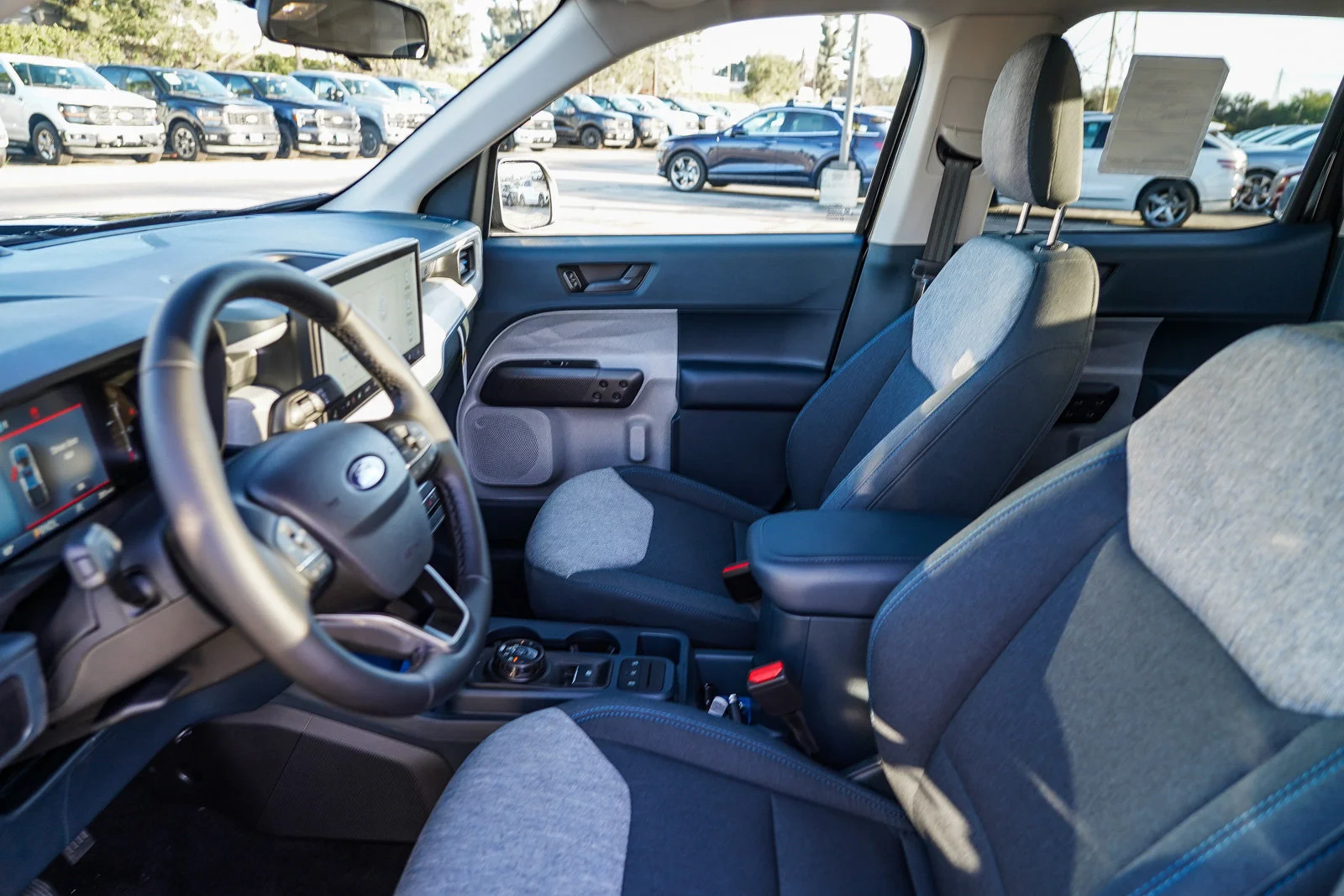 New 2025 White Metallic Ford XLT image 32