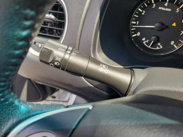 Used 2016 Silver Nissan SL image 26