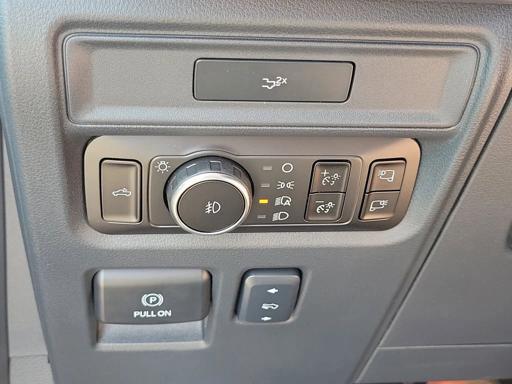 New 2026 Agate Black Metallic Ford XLT image 31