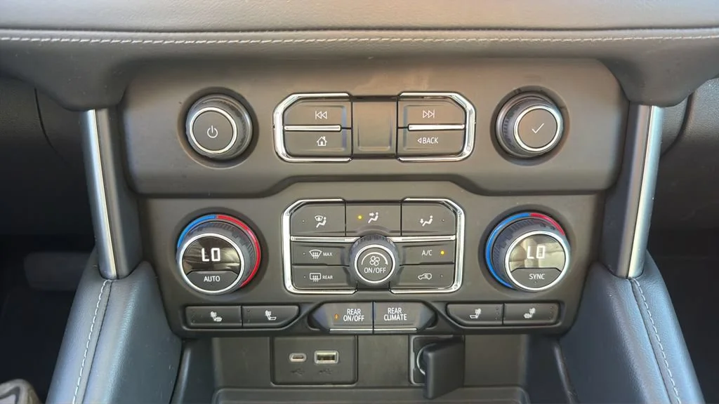 Used 2021 SUMMIT WHITE Chevrolet LT image 30