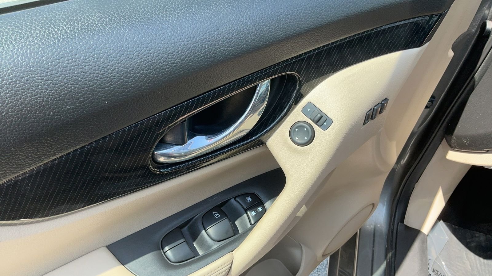 Used 2017 Gray Nissan SL image 26