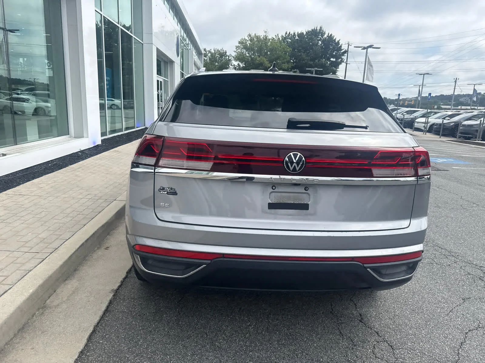 Certified Used 2024 Silver Mist Metallic Volkswagen 2.0T SE image 6